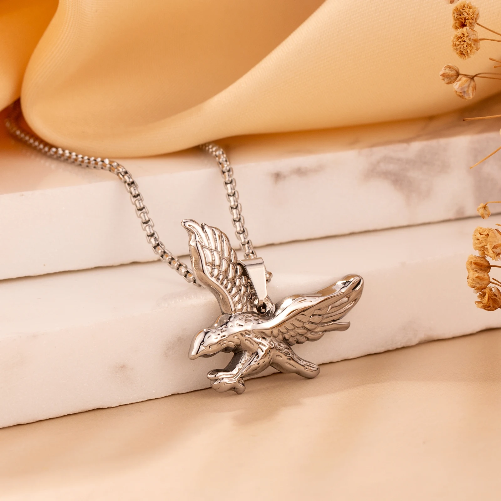 Liuanan New Design Vintage Men Jewelry Stainless Steel Hip Hop Flying Eagle Pendant Accessories Necklace