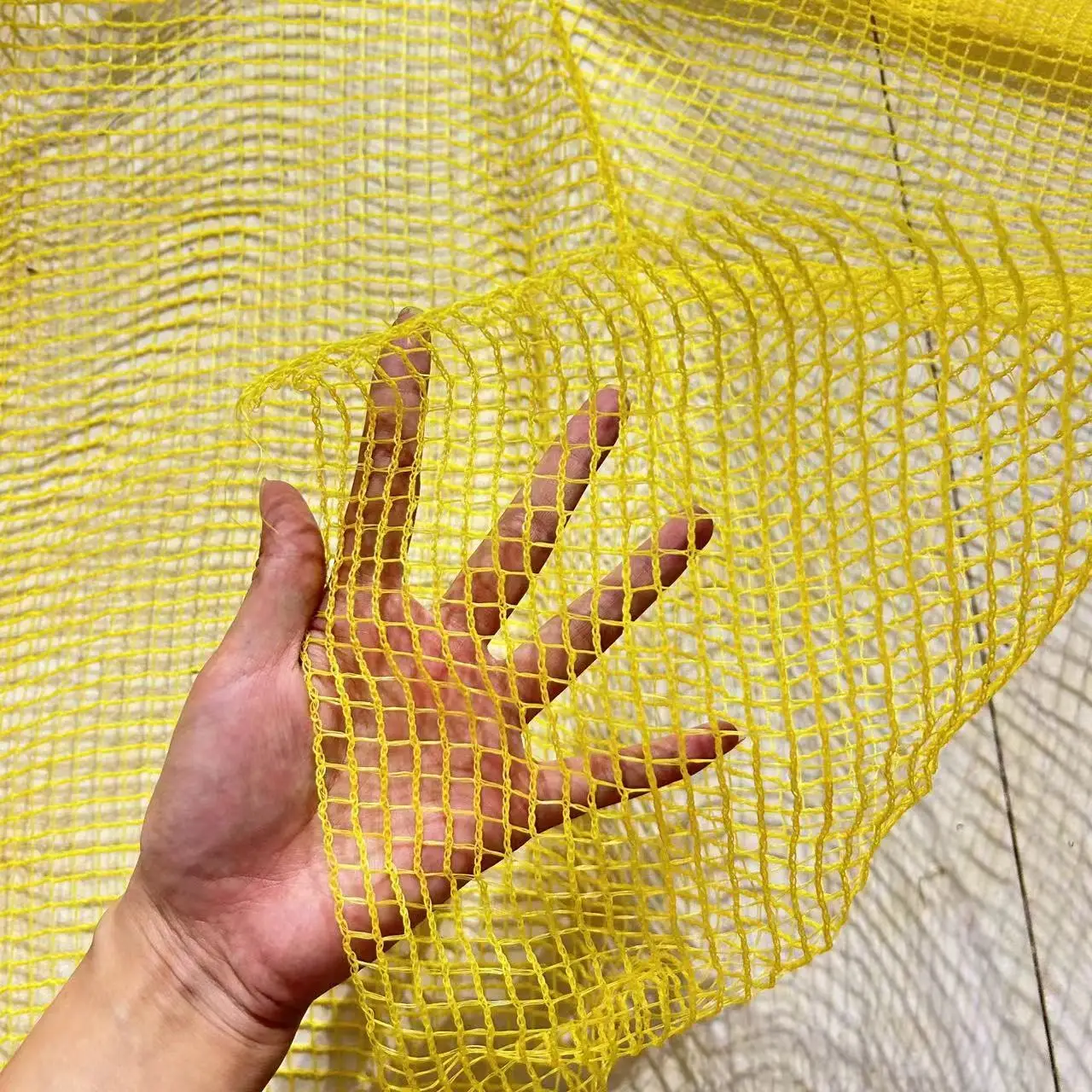yellow construction safety net with 100% virgin HDPE +UV stabilized with 50%-80% shade rate used for scaffold protect