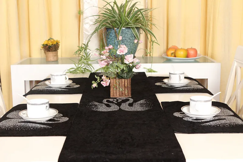 
wedding 100% holland velvet Hot diamond luxury chevron dining table runner 