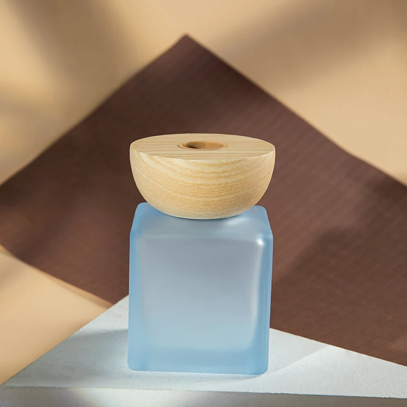 Wholesale Customized Color Square Glass Essential Oill Aroma Reed Diffuser Bottle With Wooden Lid