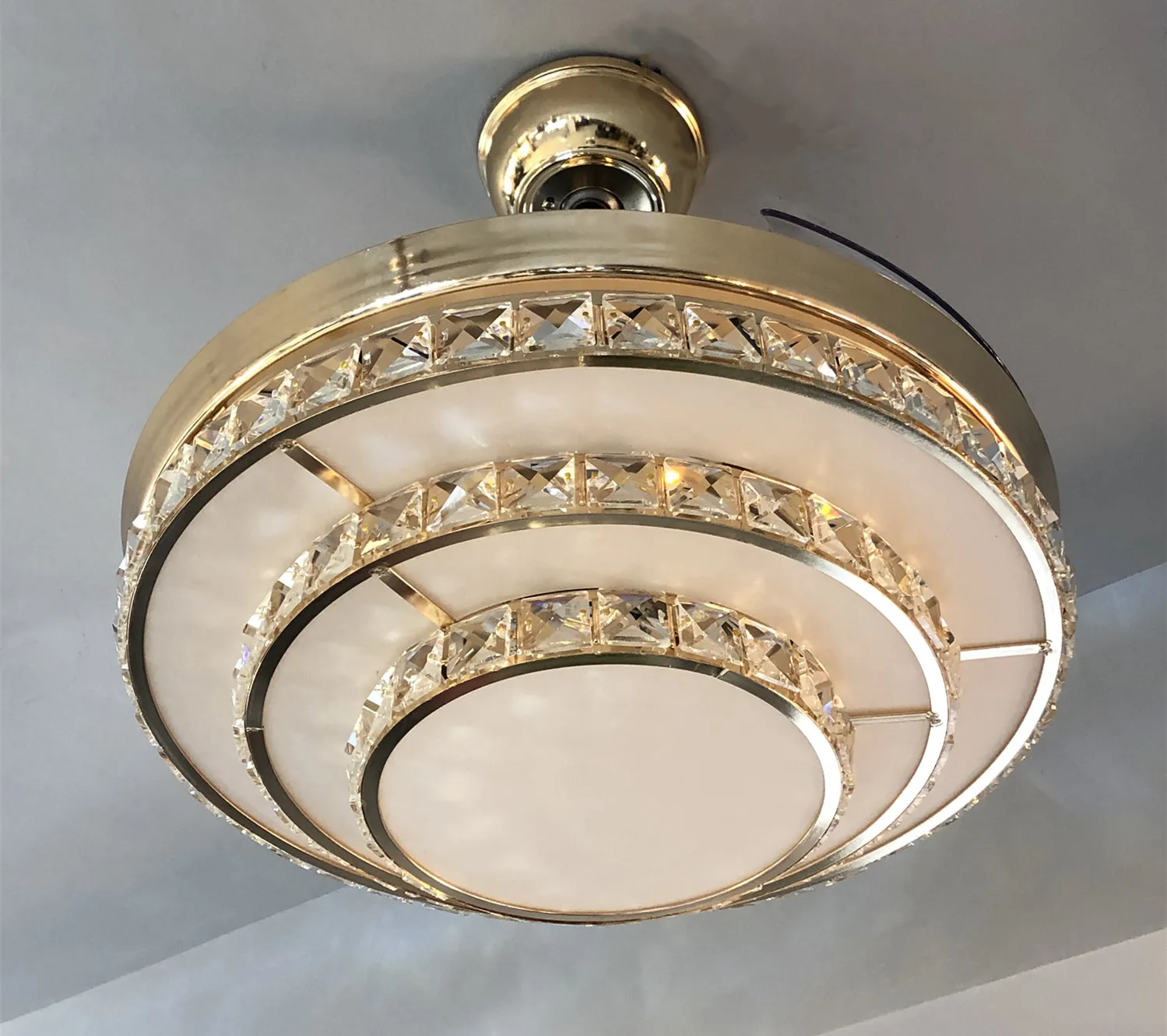 Dropship Zhongshan Factory Selling Modern Remote Control Luxury Crystal LED Invisible Ceiling Fan with Light table lamps hotels