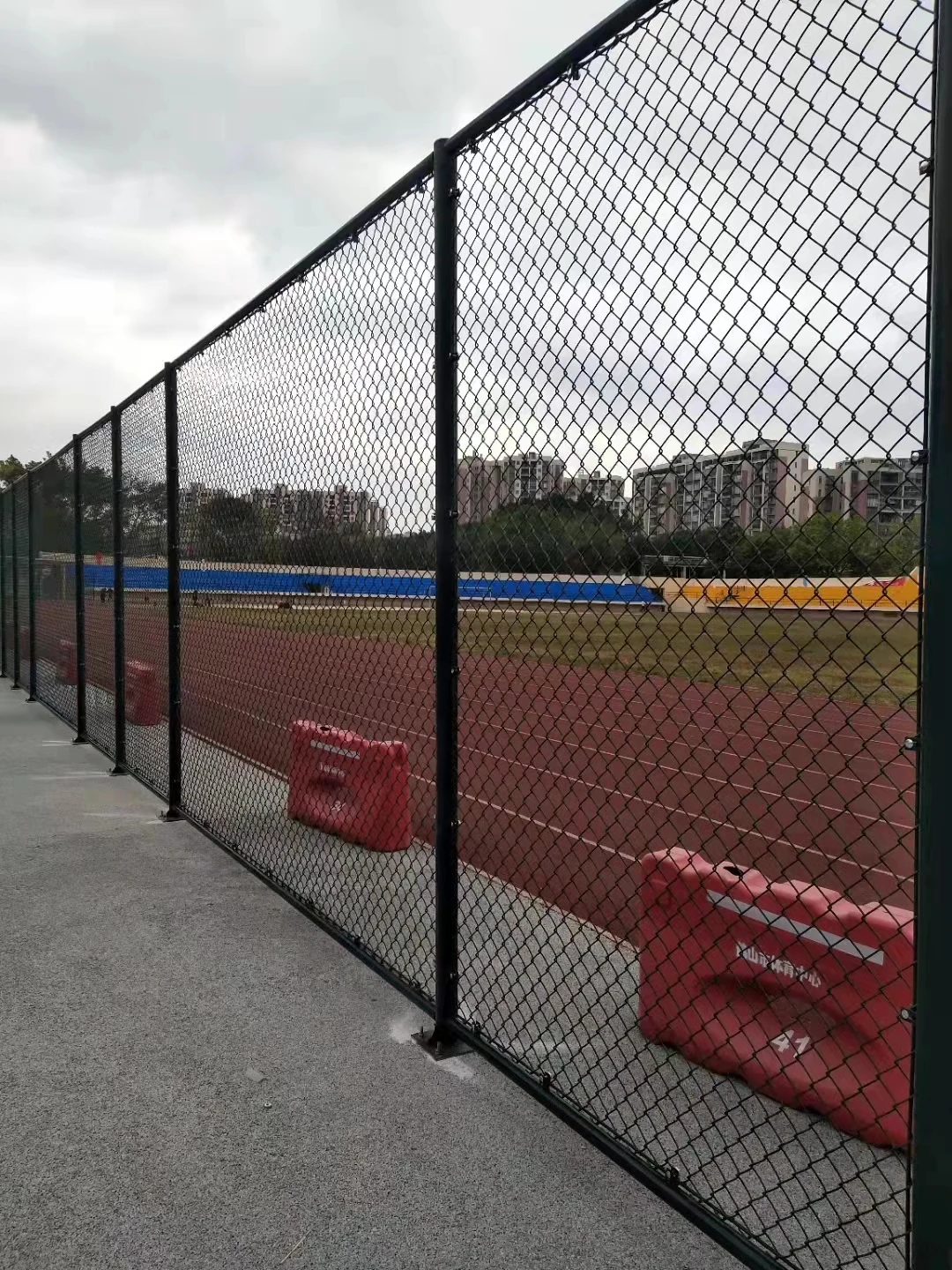 2022 New Arrival Adapt To Various Sites  Privacy Steel Wire Fence Netting