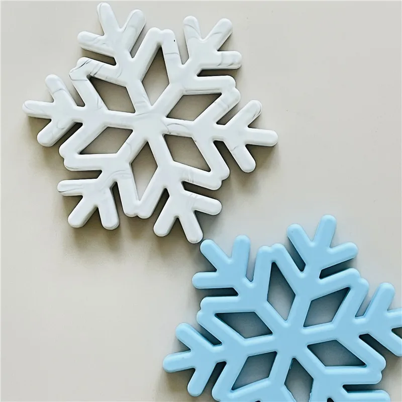 2021 new BPA Free customized  chewable Christmas  silicone  baby teether  ring rattle   snow flake chew toys  wooden teether
