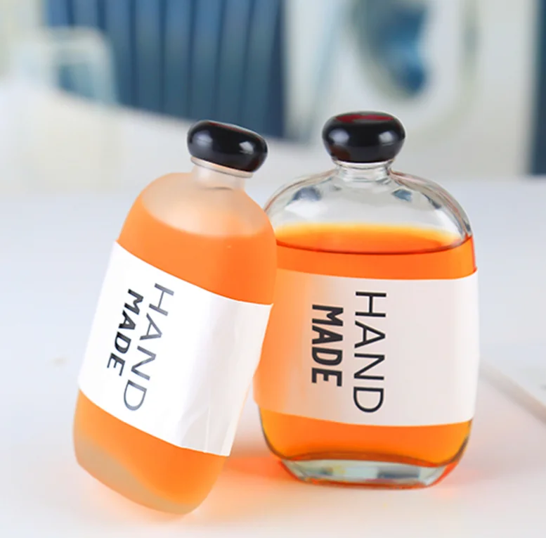 Wholesale empty eco friendly juice bottles light bulb shape glass fruit wine beverage bottle water with screw cap