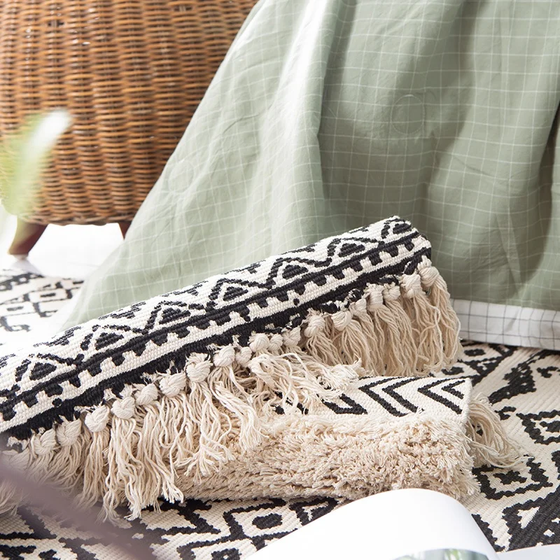 Hot selling high quality new products black geometric pattern morocco tribal bathroom non-slip carpet cotton woven area rug