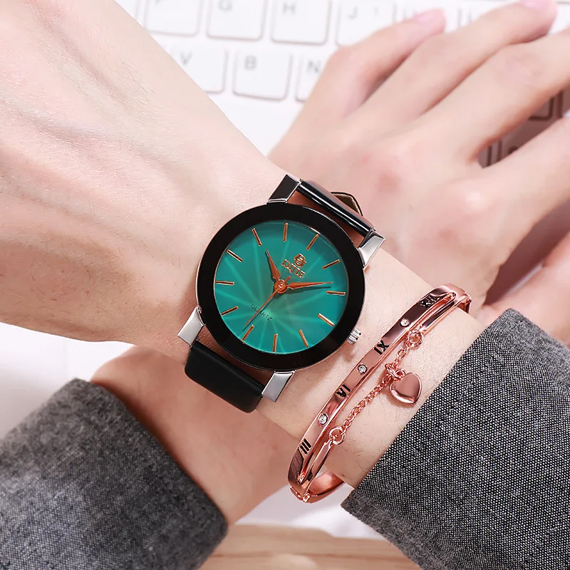 
Chinese style classic retro Hong Kong style British all-match black and white men and women quartz watch 