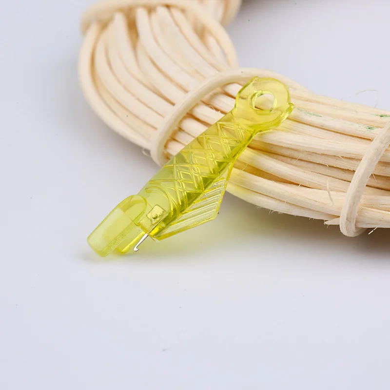 Mini Sewing Machine Needle Threader With Hook Plastic Stitch Insertion Tool Elderly Quick Automatic Changer Craft Accessories