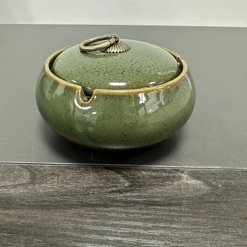 Wholesale Indoor and Outdoor Ceramic Ashtray with Windproof Lid Desktop Smoking Ash Tray for office Smokers