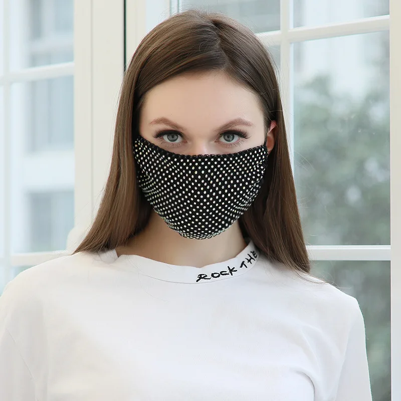 
Модная блестящая маска с кристаллами и бриллиантами 