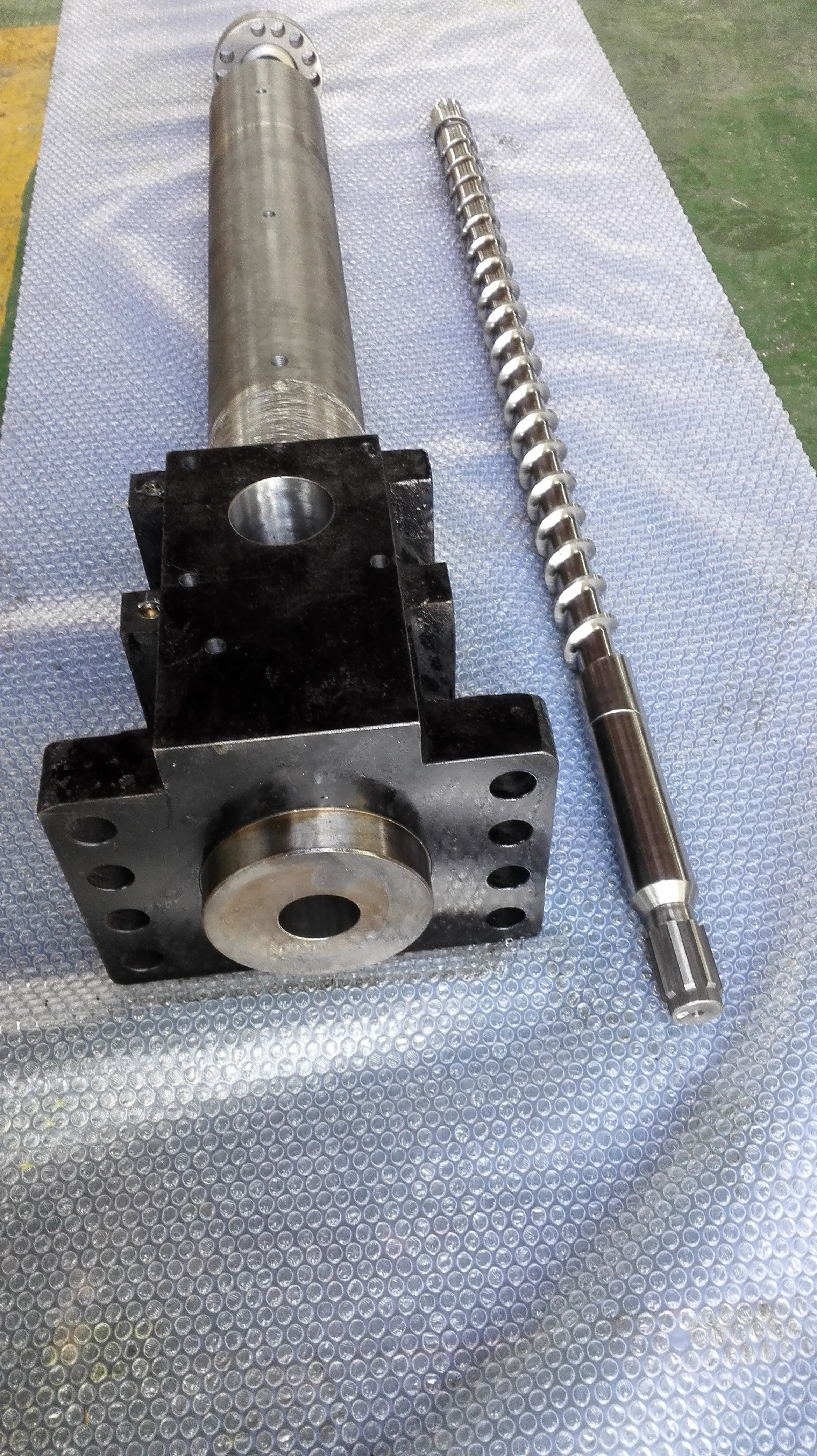 screw and barrel for injection moulding machines/Japanese machines/JSW/NISSEI/TOSHIBA