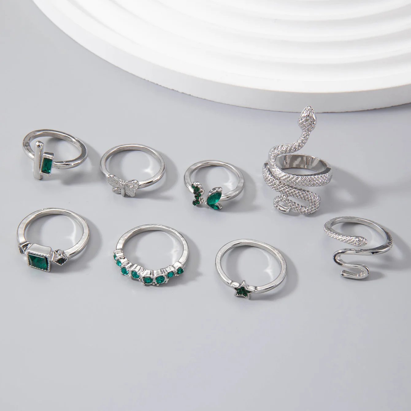 INS Trendy 8pcs/set Boho Style Green Rhinestone Butterfly Opening Ring Set for Women Star Snake Joint Rings