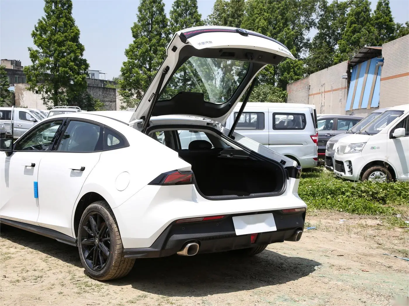 Ready to Ship New Cars CHANGAN UNI-V IDD Good Performance Hybrid 1.5T 113km Autos Compact Avtos Wholesale