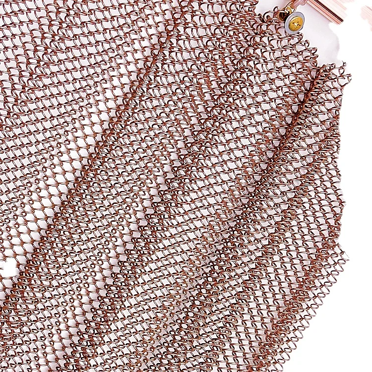 Decorative metal mesh curtains: Metal mesh curtains used for interior decoration and artistic creation.