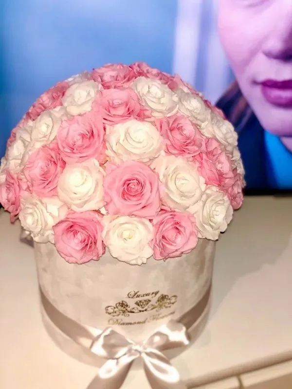 Preserved Rose Box Factory Supply Hot Selling Luxury Gift Forever Flower New Year Decoration Natural Flower New Year Decor 2024