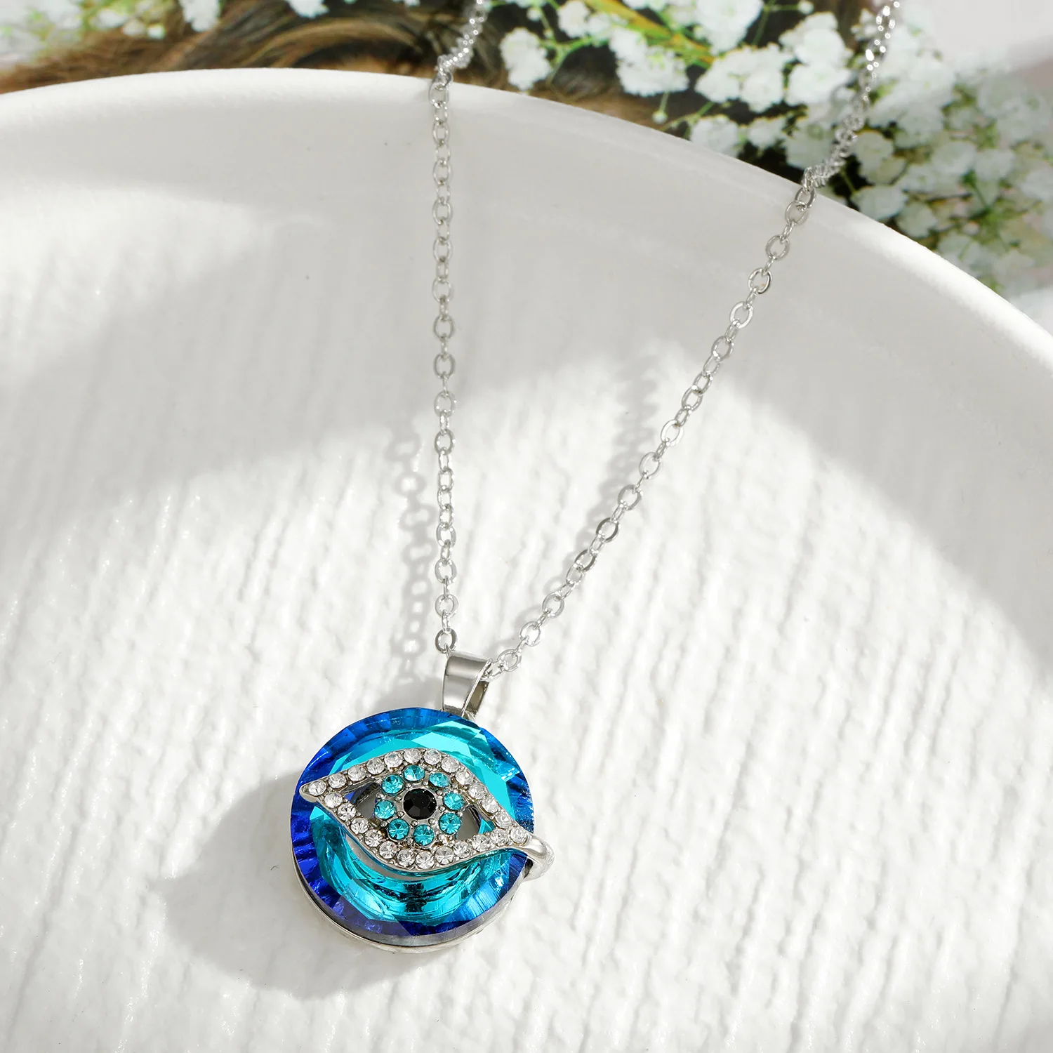 2023 European and American Fashion  Eye Necklace New Gold Plated Jewelry Blue Dream Crystal Eye Necklace
