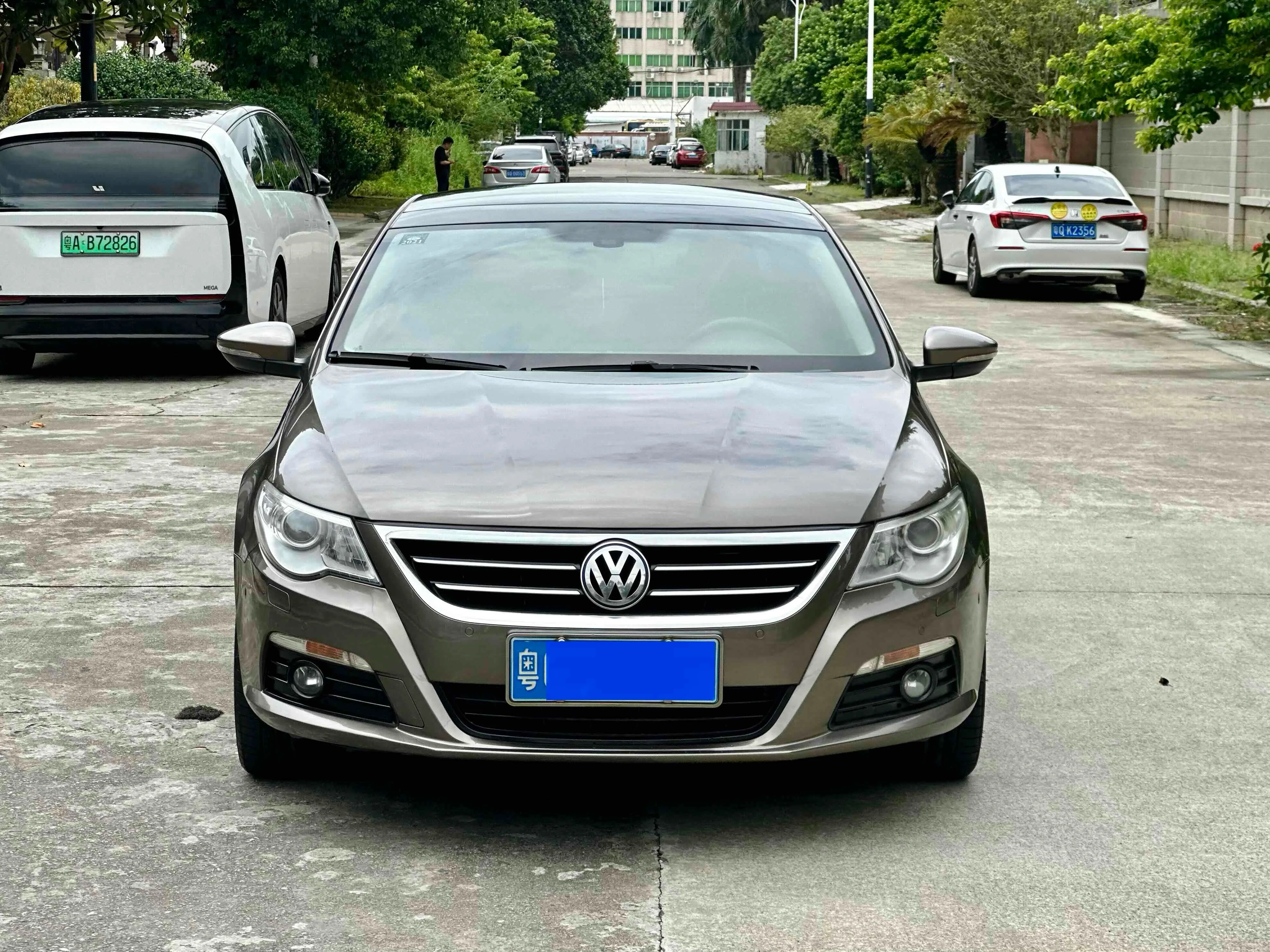 2013 Volkswagen CC Premium модель 2.0TSI с левым кожаным сиденьем на руле