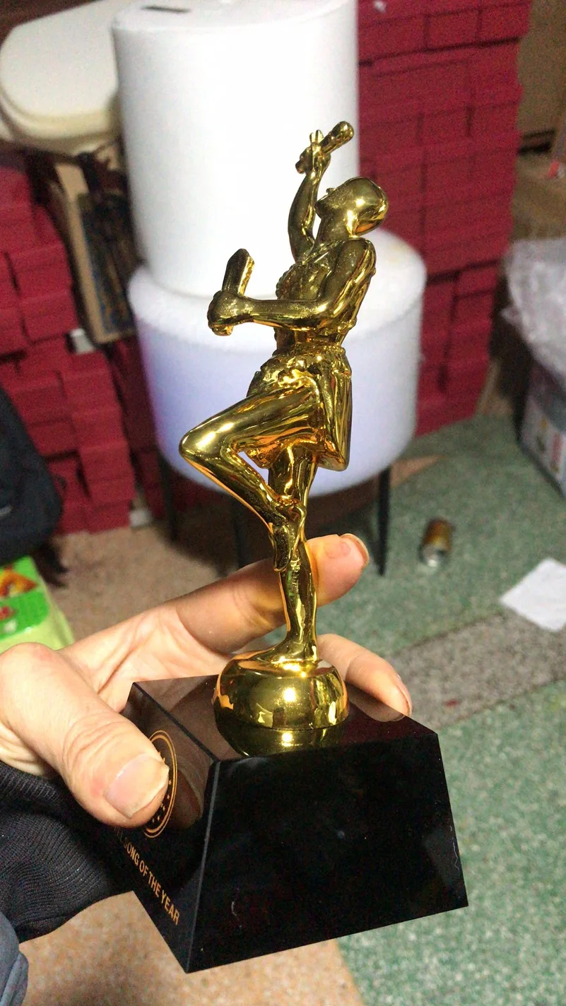 Factory New Design Cheap Souvenir Resin Music Awards Trophy Plaques Gold Business Steel Custom Metal Logo Plated Metal
