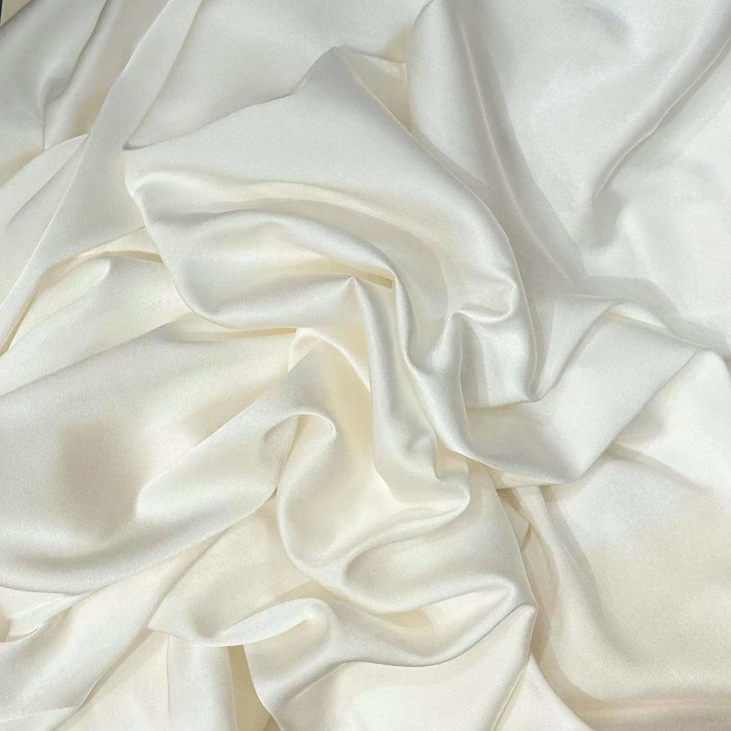 6A Top Wholesale Washable Real Milk Silk Fabric Raw Smooth Soft Elegant Ice Mulberry 16mm 100% Silk Natural Pure Silk Fabric