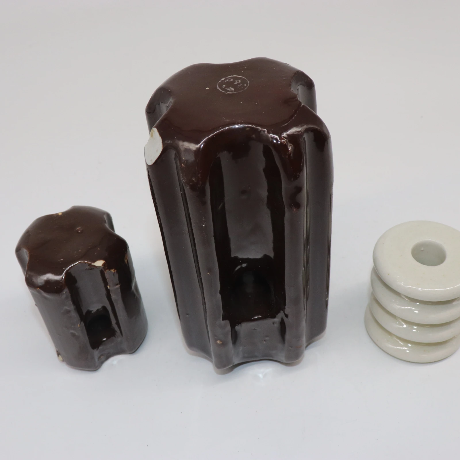Brown color 11kV/33kV ANSI Porcelain Guy Strain Insulator / Stay Insulators / Ceramic Insulator Stay for Pole Accessories