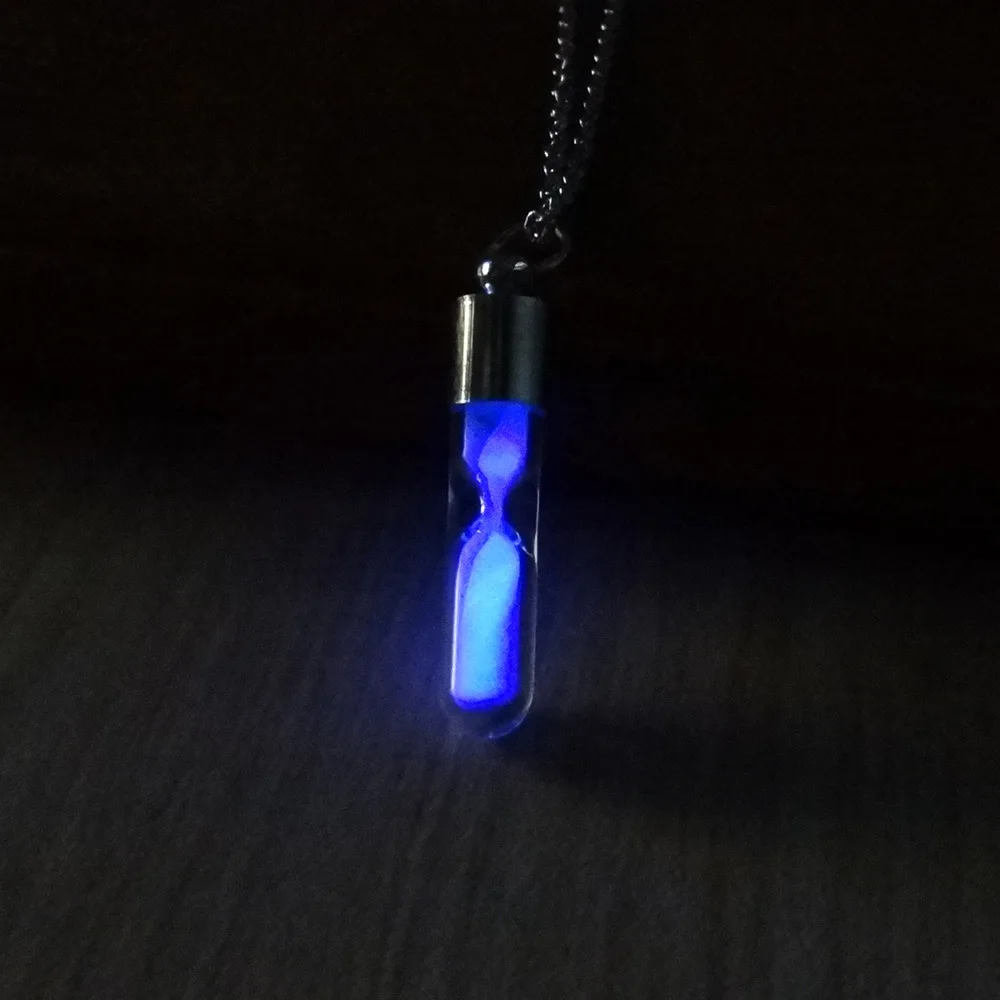 Wholesale Luminous Crystal Hourglass Pendant Necklace Glow In the Dark Quicksand Wish Bottle Necklace For Women Jewelry