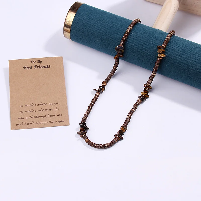 Ожерелье из деревянных бусин в стиле бохо