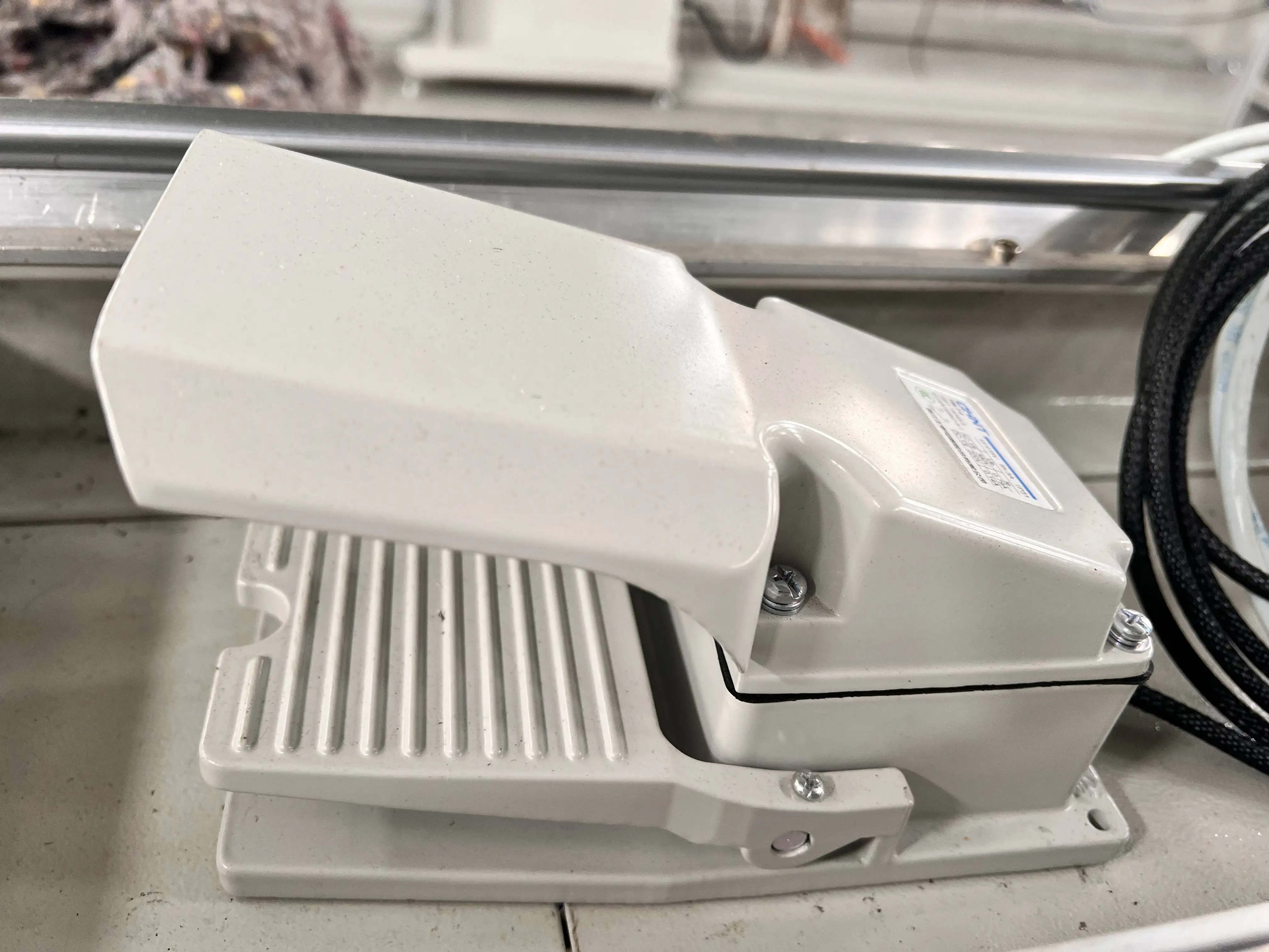 Easy operation pneumatic wooden slats punch machine wooden Venetian machine