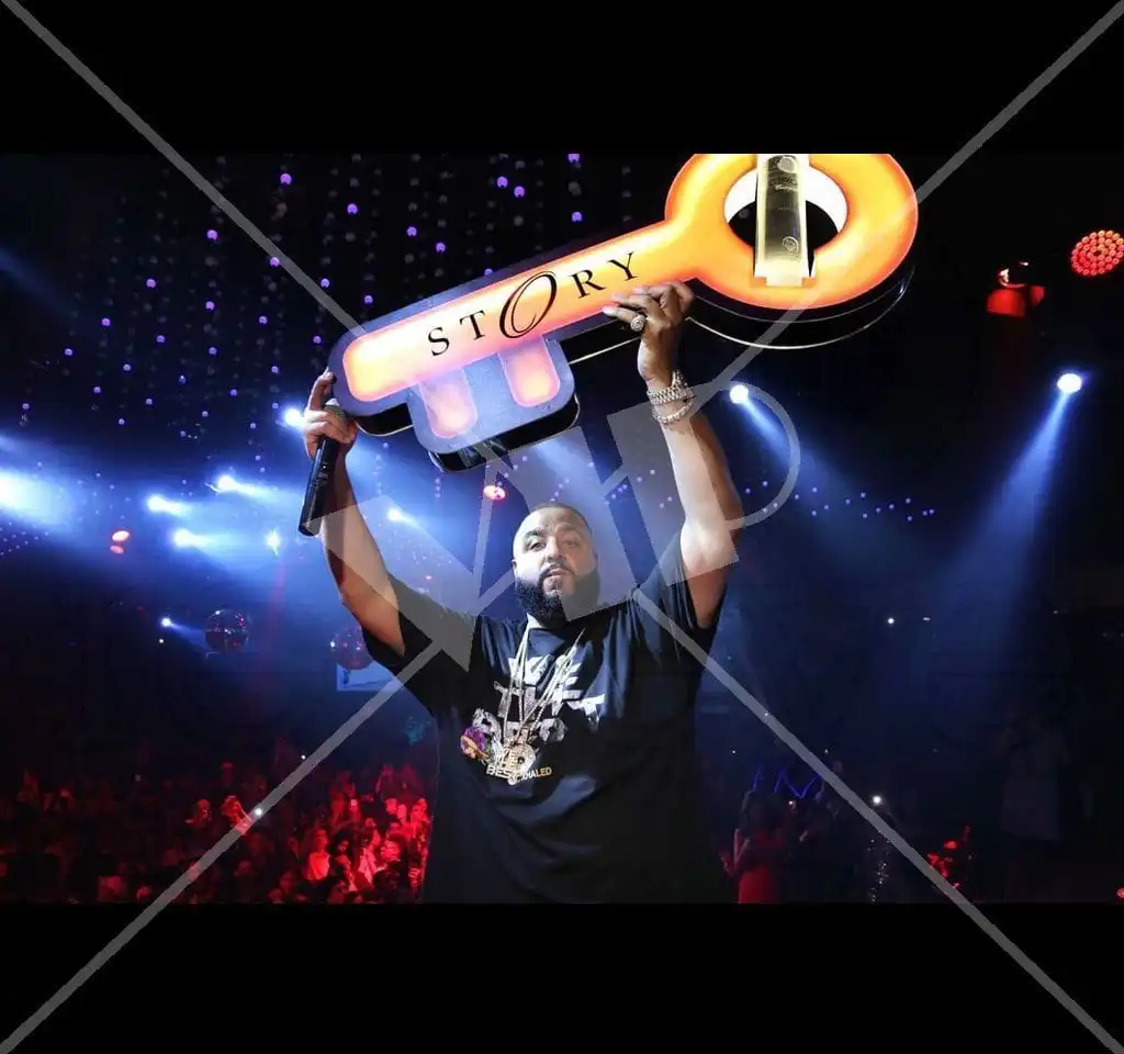 
Major-Key-Bottle-Presenter-vip-club-key-bottle-presenter-vip-serivce-trays 
