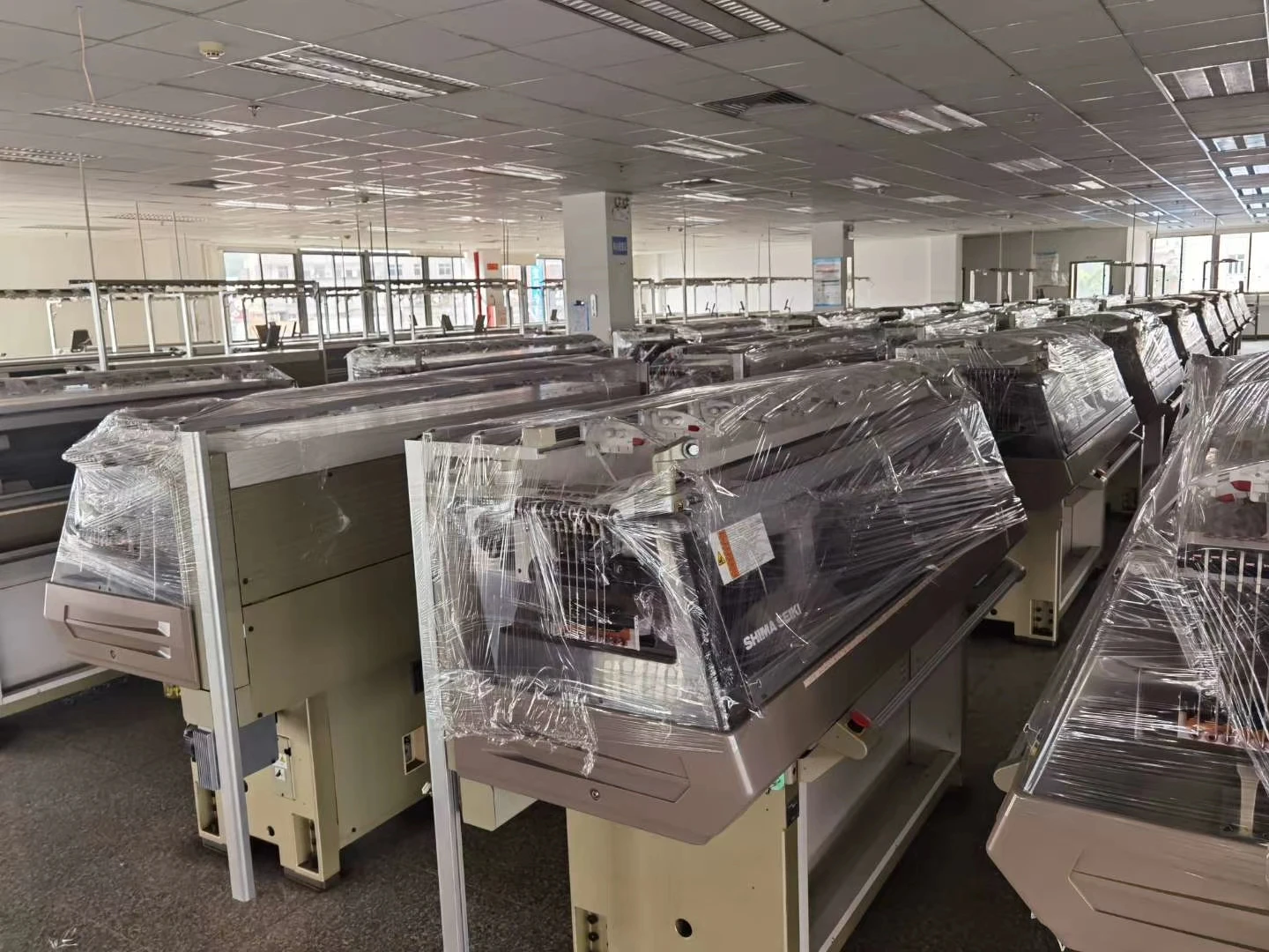 Used Shima Seiki Knitting Machine for sweater