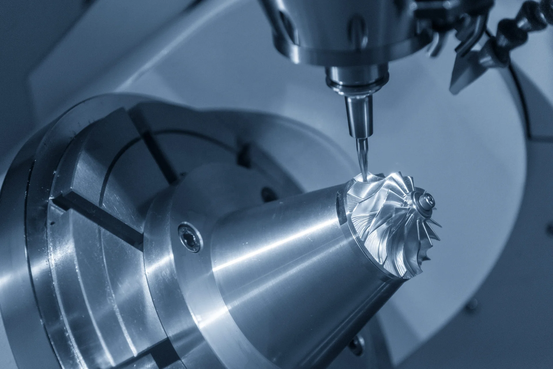 Высокоскоростной мотор вентилятора 3 4 5 Axis CNC обработочный сервис OEM металлический охлаждающий производитель прицепов и запасных