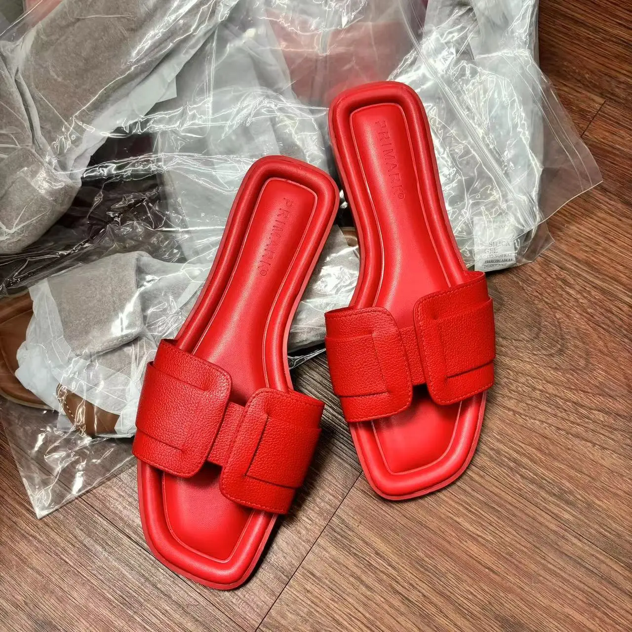 Fashion candy color leather flat slippers for women sandals wholesale sipper manufacturer casual slides shoes flip-flops outdoor