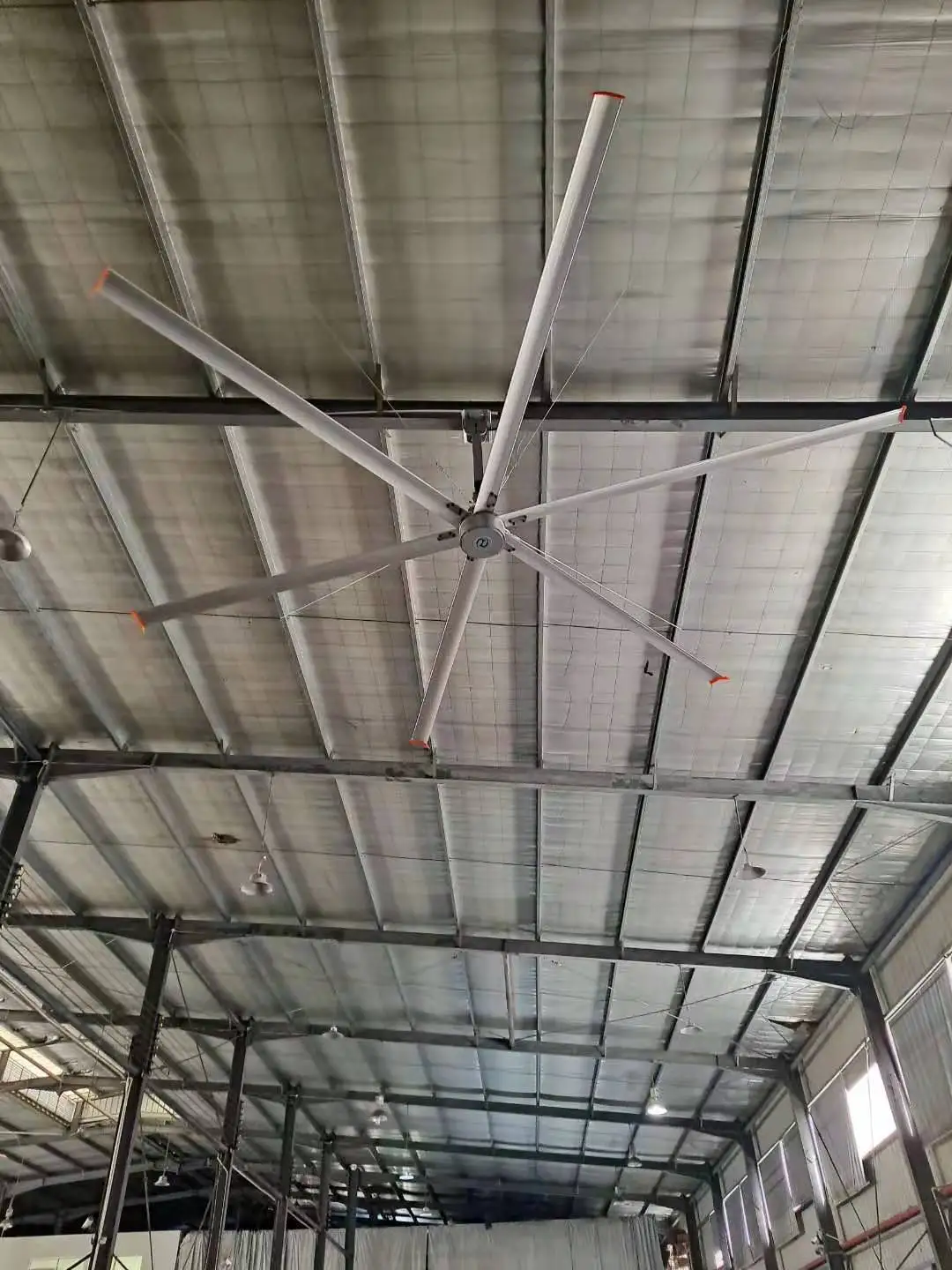  Новейший большой промышленный потолочный вентилятор hvls 24ft 7 3 m с двигателем