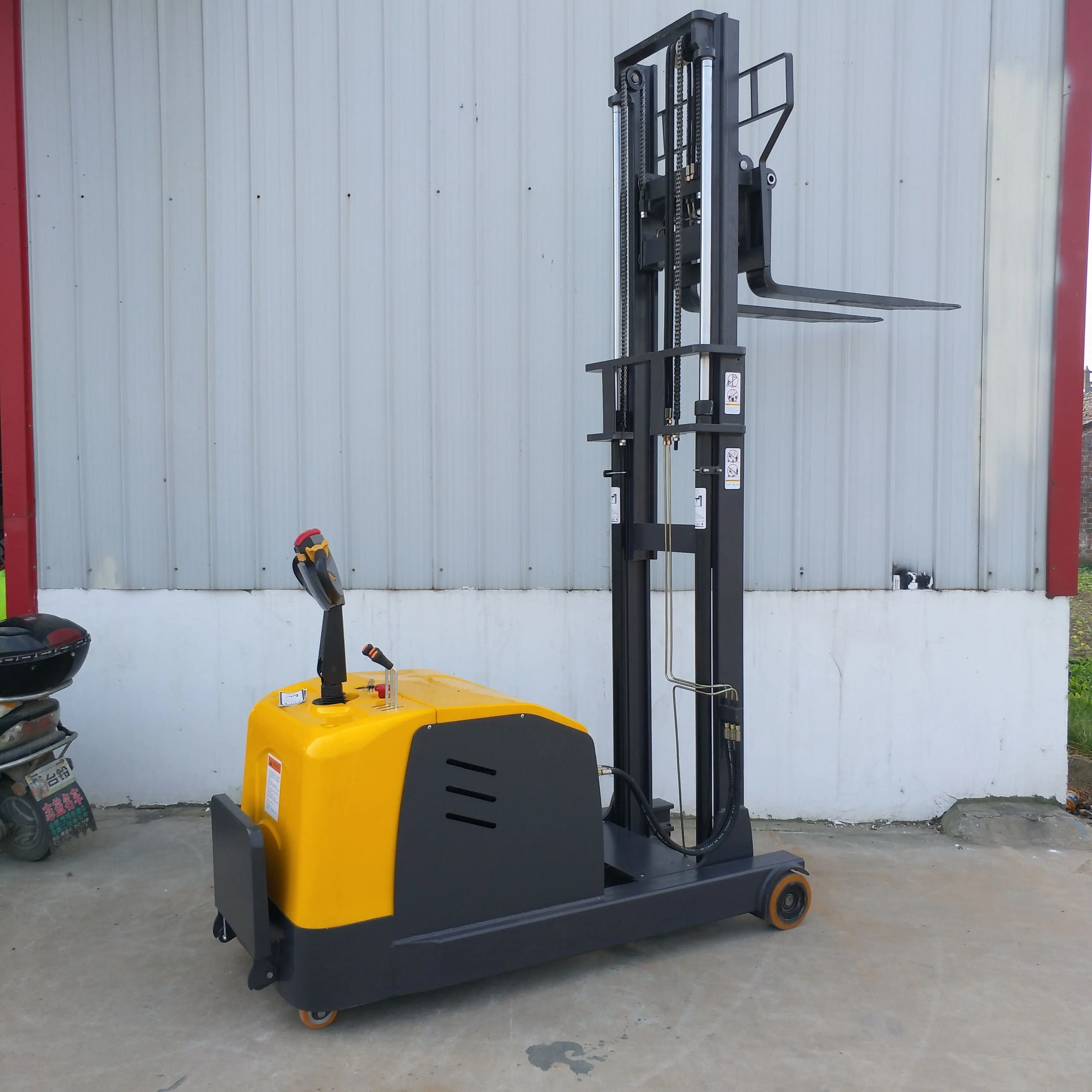 1 ton 2 ton electric forklift pallet stacker with 5m 6 meters lifting height  battery powered reach fork pallet stacker