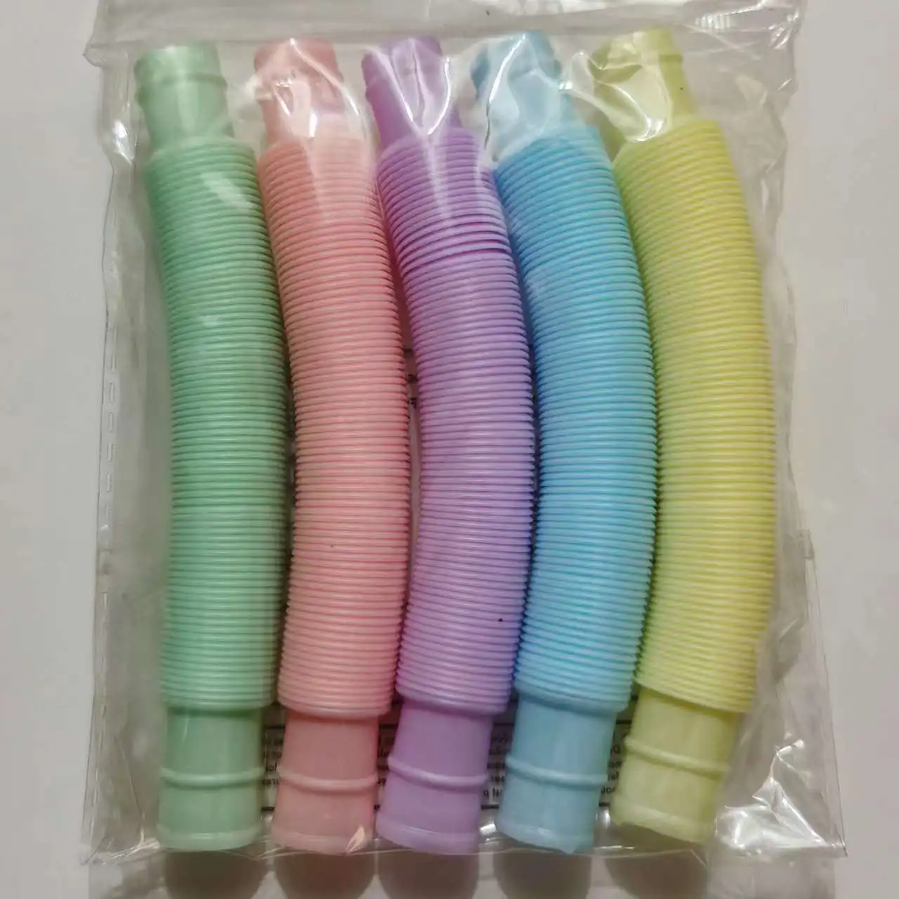 Fun Pull and Pop Tube Fidget Toy For Kids Stretch Bend Build And Connect Provide Tactile Auditory Sensory Play Colorful Hose