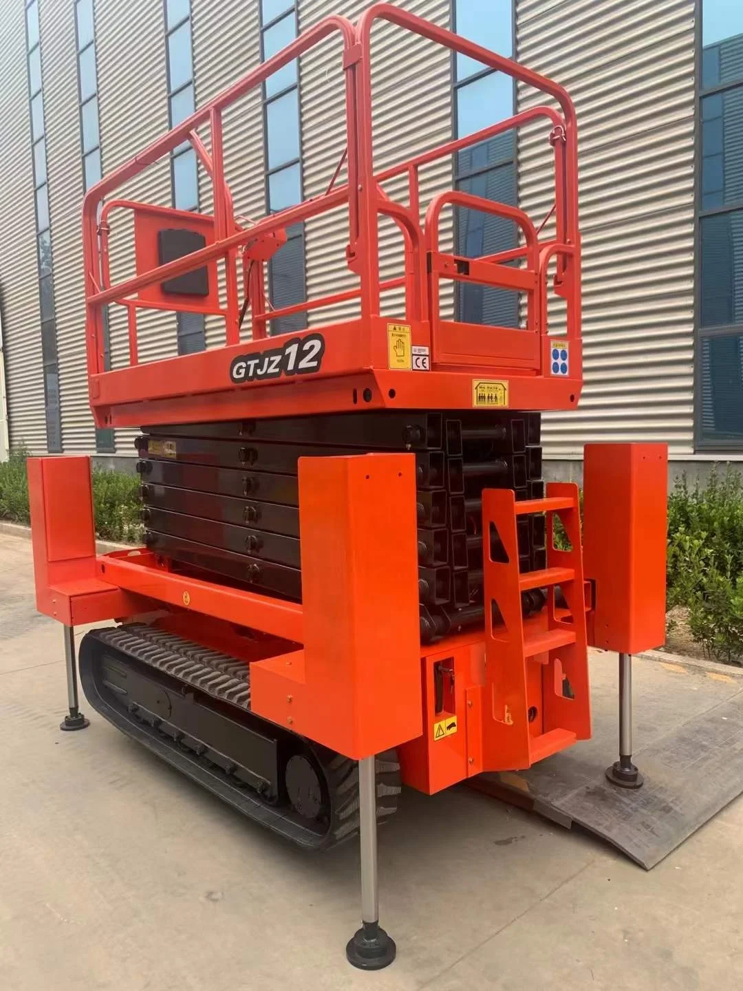 Qiyun 8M (26ft) China Electric Mobile Crawler Self Propelled Scissor Lift Platform