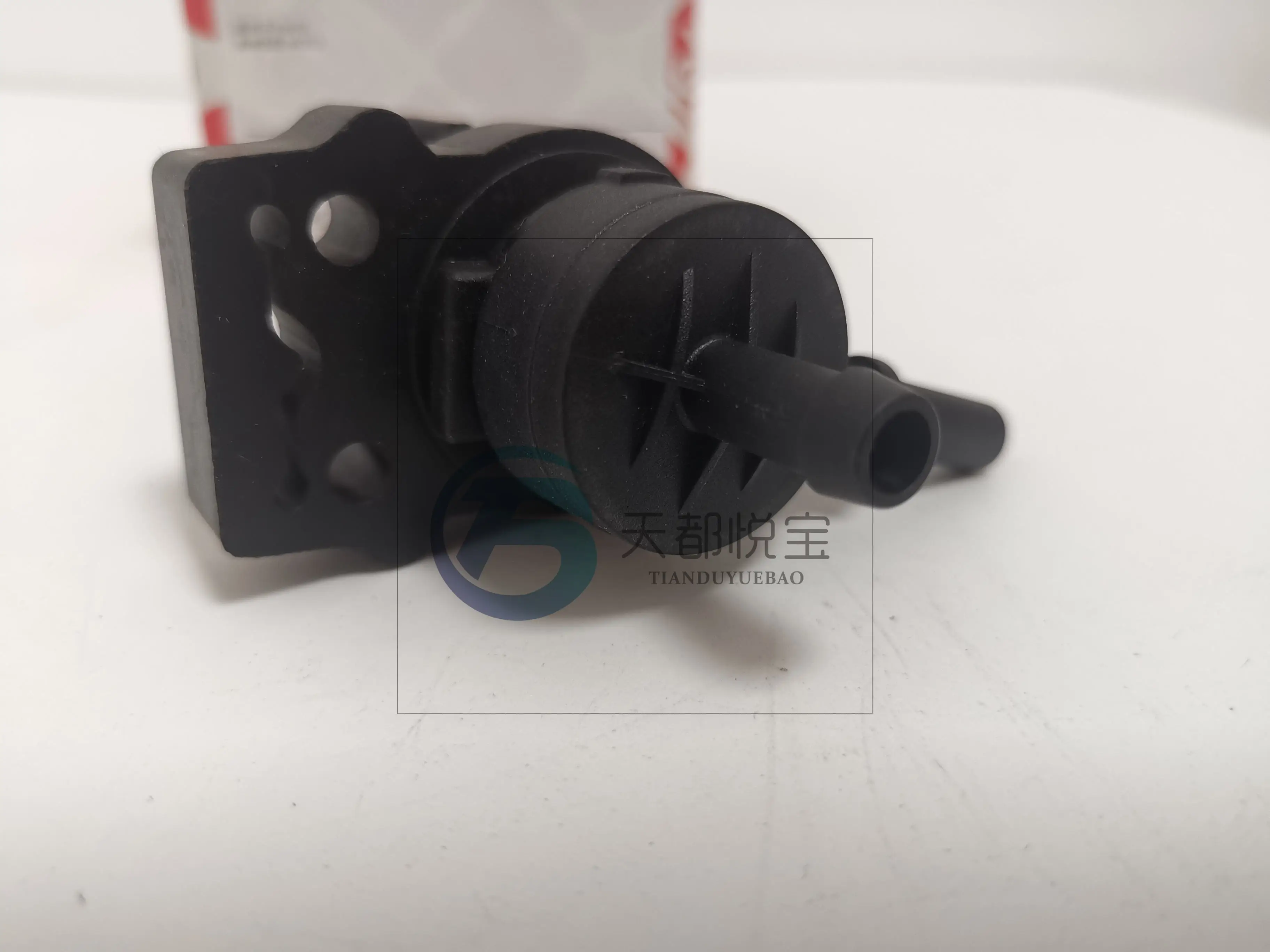 Hot Selling Car Engine Solenoid Valve Vapor Canister Purge Valve Oem 2124702493 For Mercedes Benz W212 Ml350