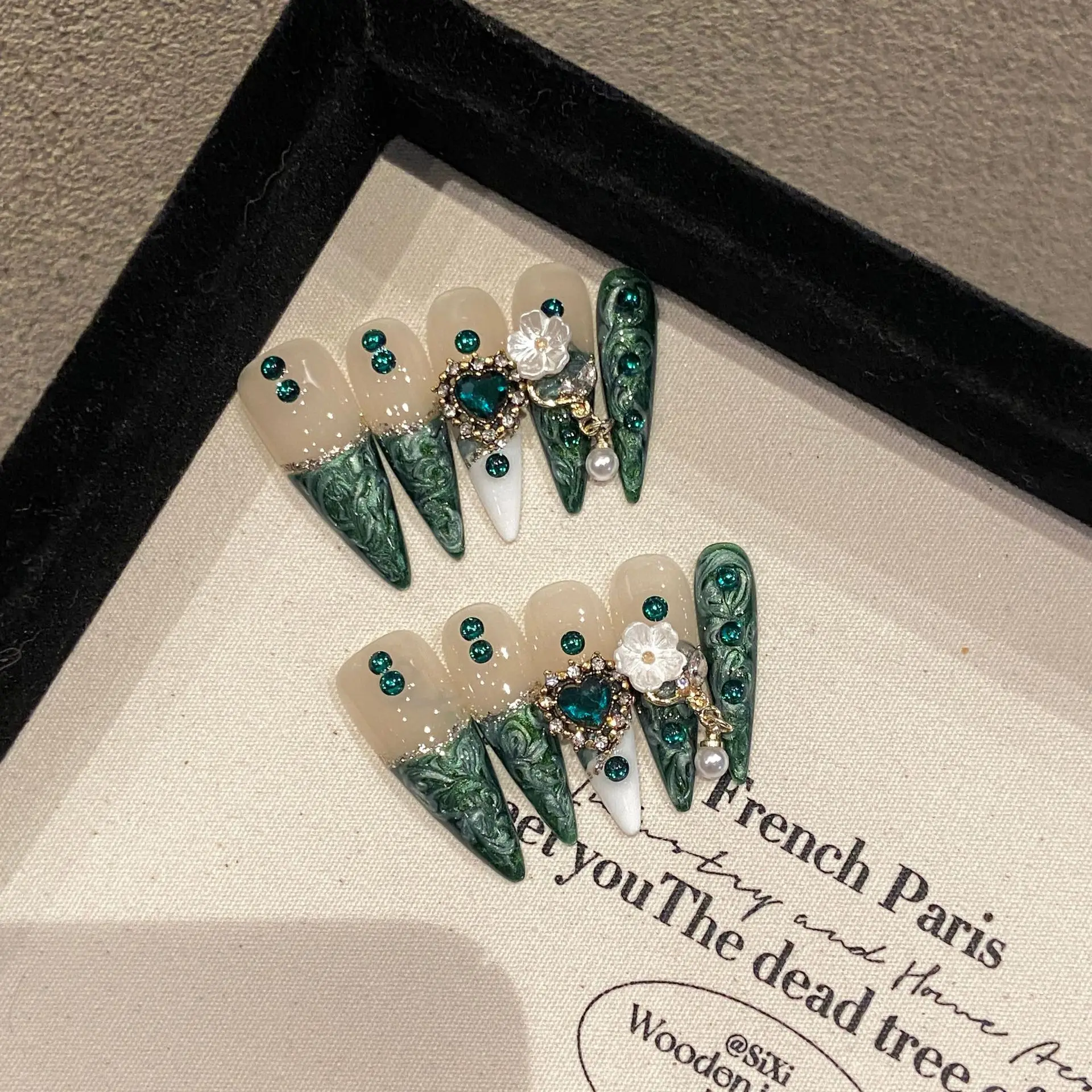 Hot sale Rhinestone Glitter luxury Green patchwork gel artificial nails diamonds stick on nails