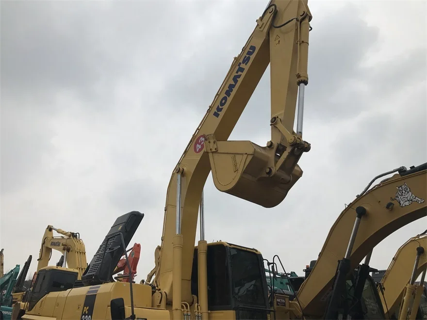 22 тонны PC220 знаменитый японский бренд Komatsu б/у гусеничный экскаватор на