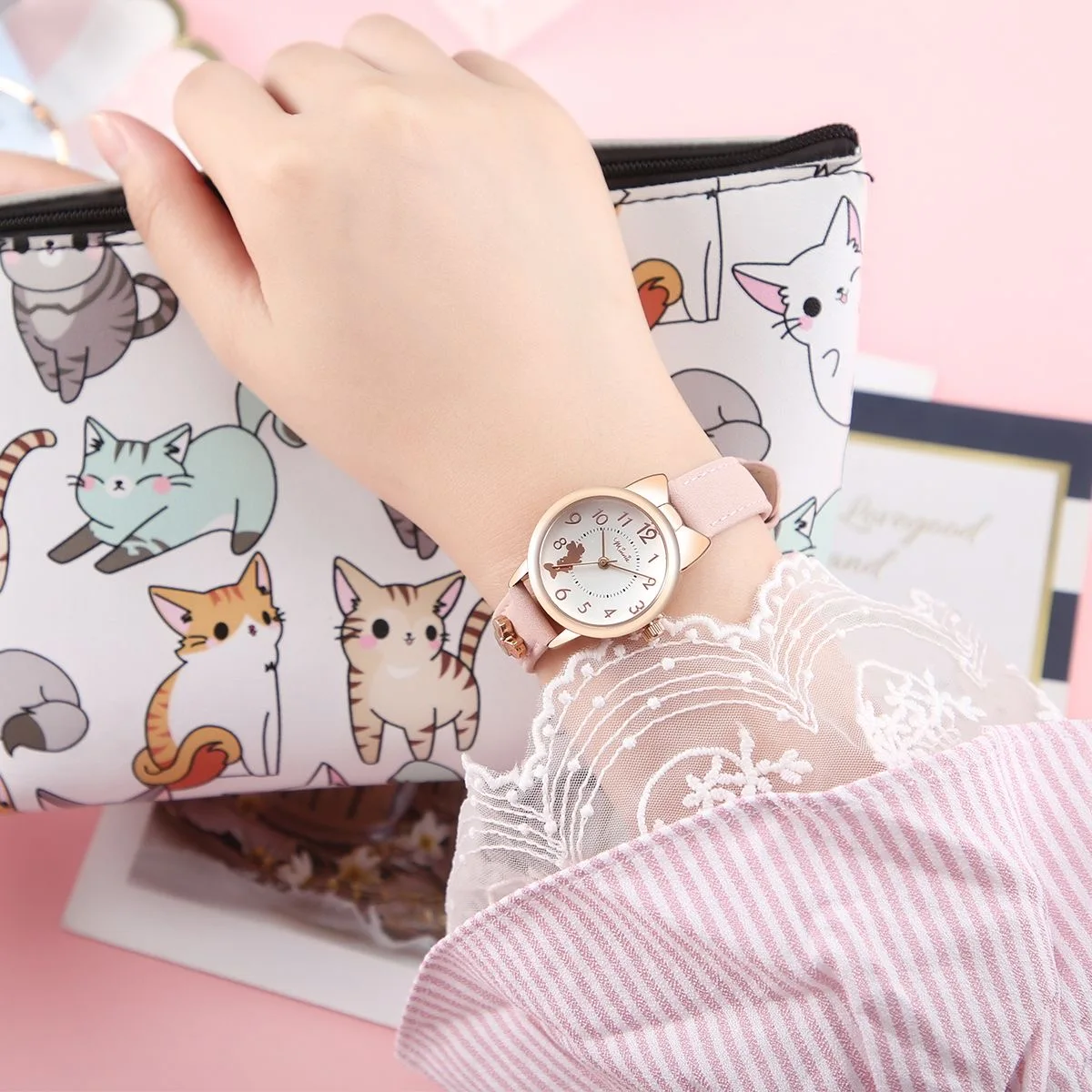 Factory Wholesale Low Price cartoon watch Minnie Mouse Custom Design Cartoon Leather Strap Girls Watch Gift Kids Watches