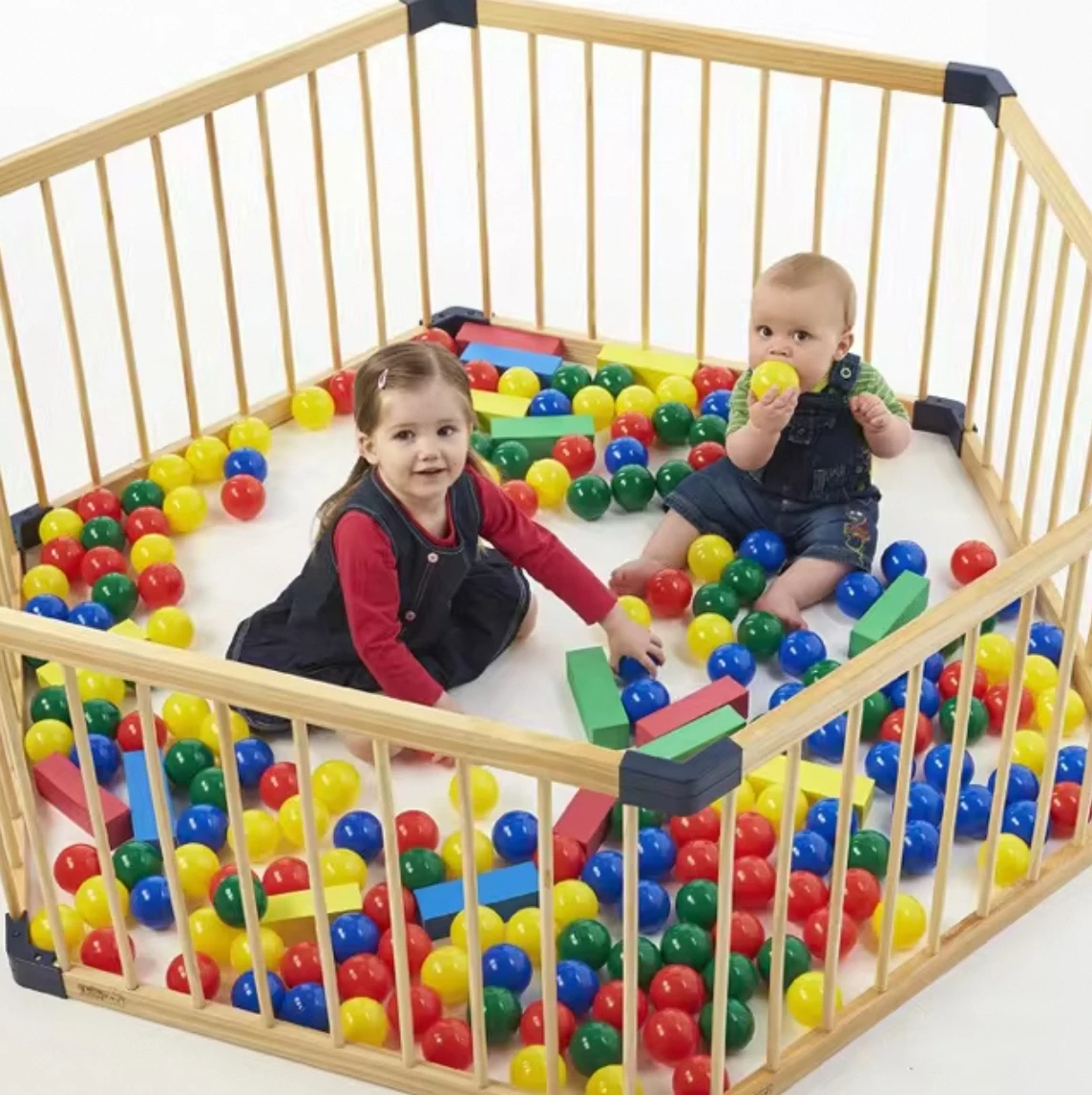 white wood baby round playpen rabbit playpen Custom styling is available portability Small and exquisite