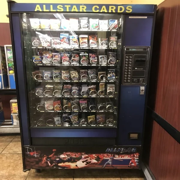 New Model 2024 Vending Machine  With Large Storage Capacity Space For Sanks Beverages And Drinks Now Ready For Shipment