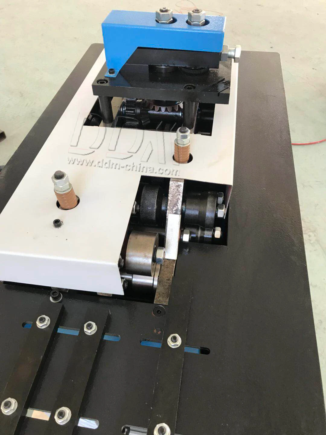 DDM duct lock forming machine  12/15DR Pittsburgh machine