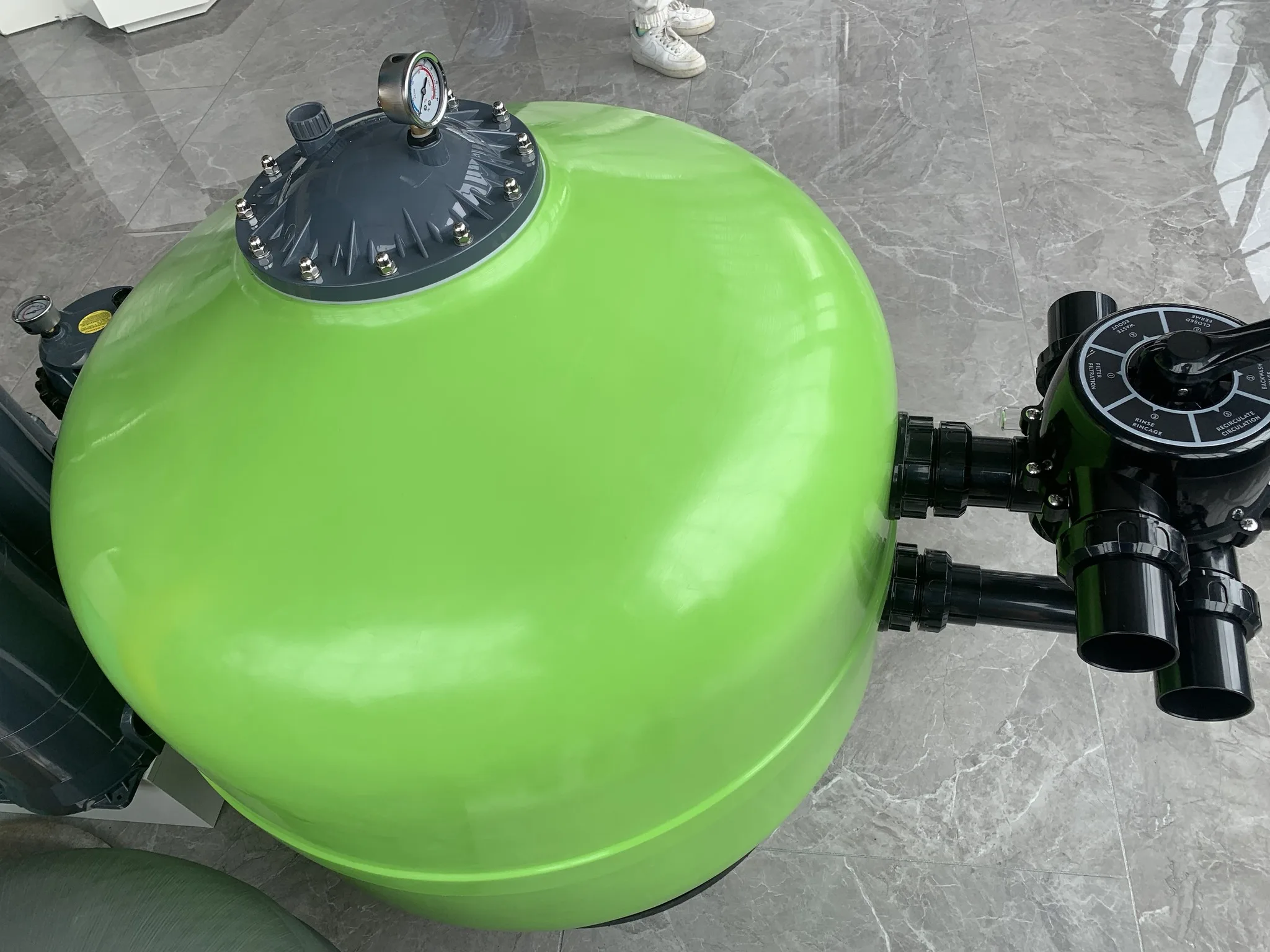 Pikes New Sand Filter Fluorescent Green Glossy Surface Wholesale Swimming Pool Filtration Fiberglass Sand Filter
