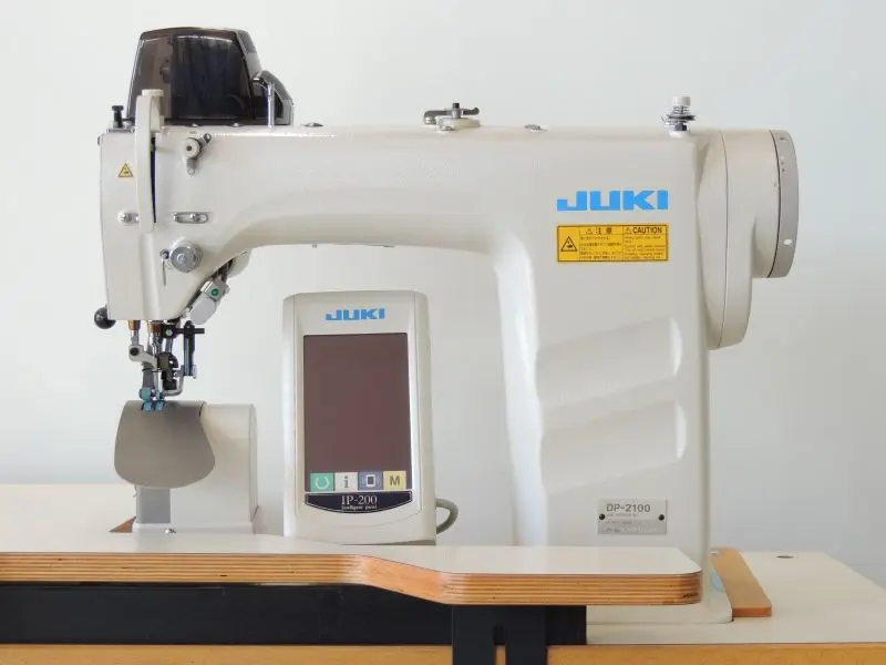 Лидер продаж швейная машина с одноигольным швом подержанная DP-2100 JUKIS компьютерным управлением
