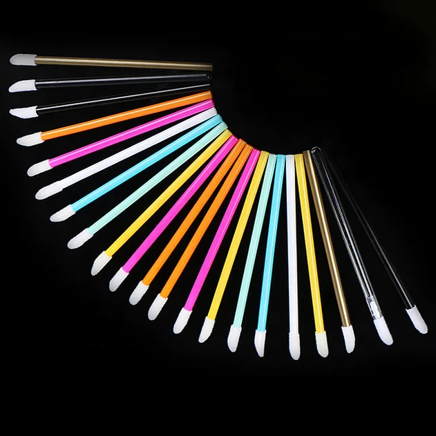 50 Pieces White Lint-Free Disposable Lip Makeup Brush Hollow Plastic Handle Lip Gloss Applicator for Foundation Eyelash Cleaning