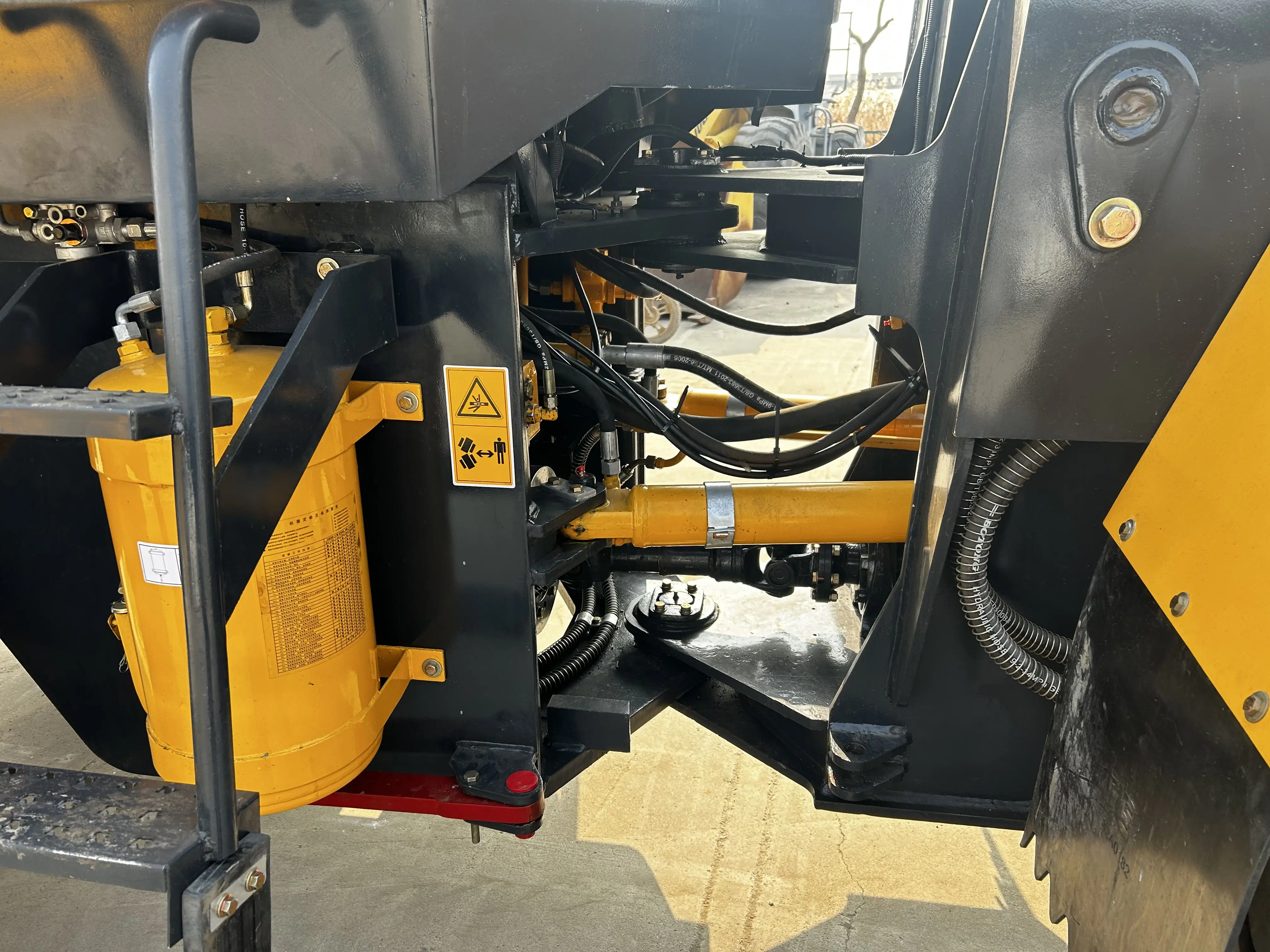 The used LiuGong CLG835 loader is available for sale in China. The LiuGong 30 loader has a powerful Weichai engine