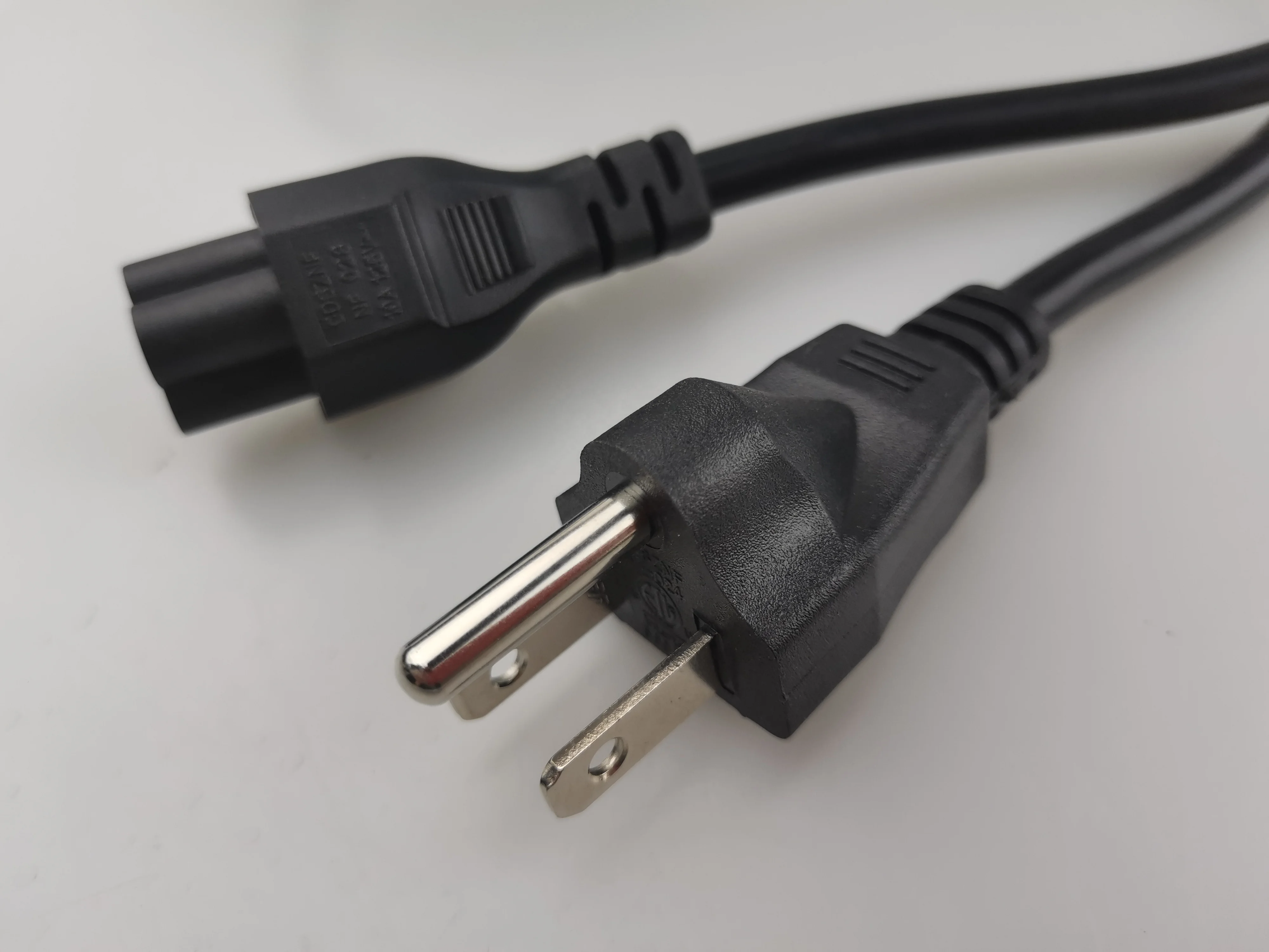 Factory custom cable 16amp 2 pin to  3 pin plug surge protector  insert