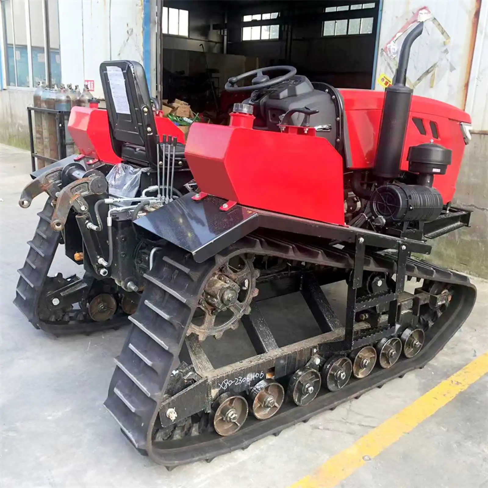 Agriculture 25hp Rotary Tractor Multifunctional Crawler Rotary Tiller With Free Attachments