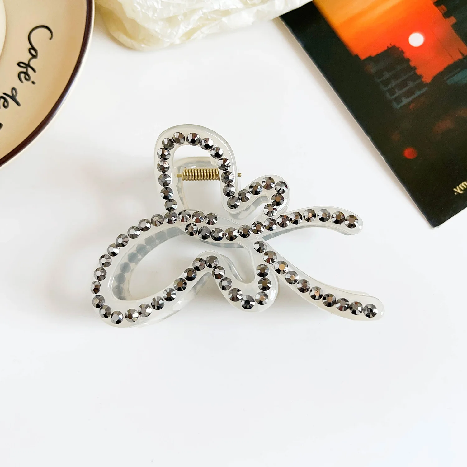 Hot Selling Crystal Diamond Butterfly Hair Claw Clip Girls Elegant Pearl Jaw Clip Women Luxury Date Party Hair Accessories Gifts