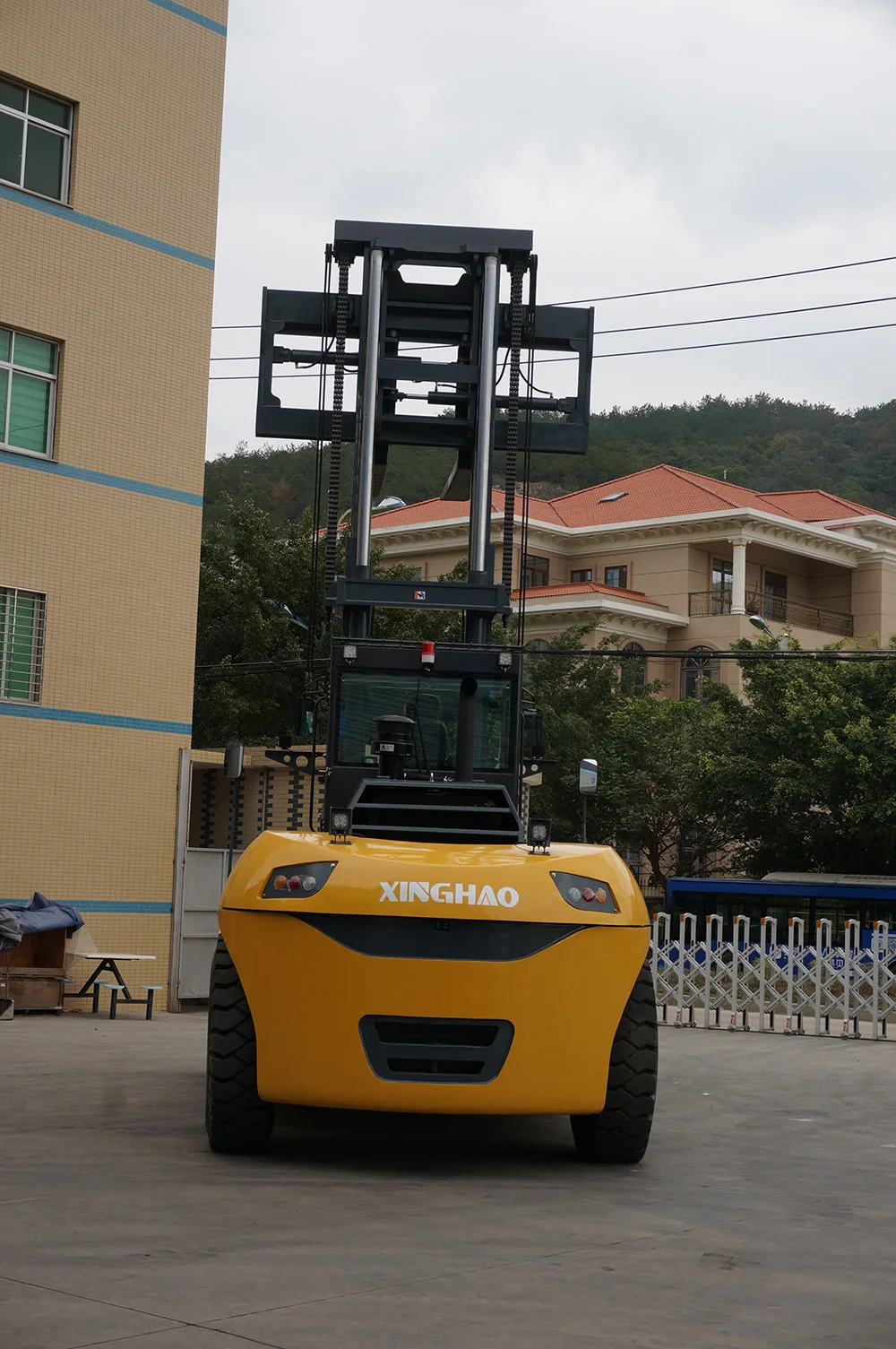 Xinghao 10-50 ton propane Container Montacargas large fork lift 40 ton diesel forklift truck Fork Lift Truck Diesel Forklifts