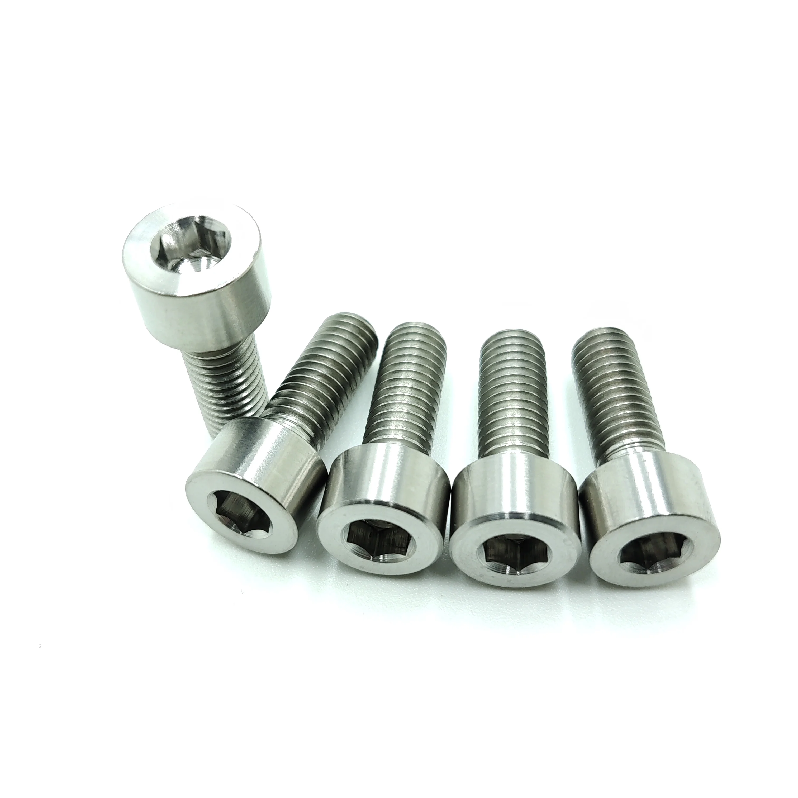 Титановый болт с шестигранной головкой m6x18